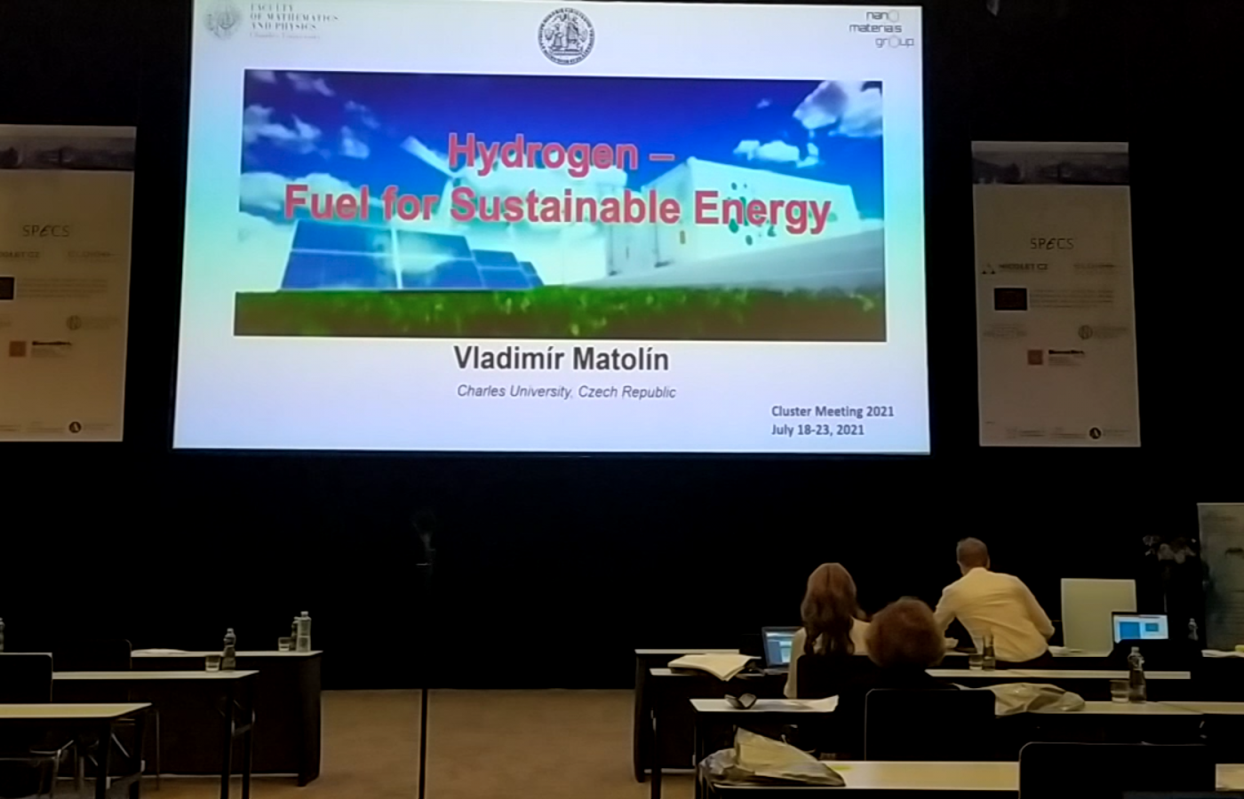 Profesor Vladimír Matolín přednáší na konferenci Cluster Meeting 2021